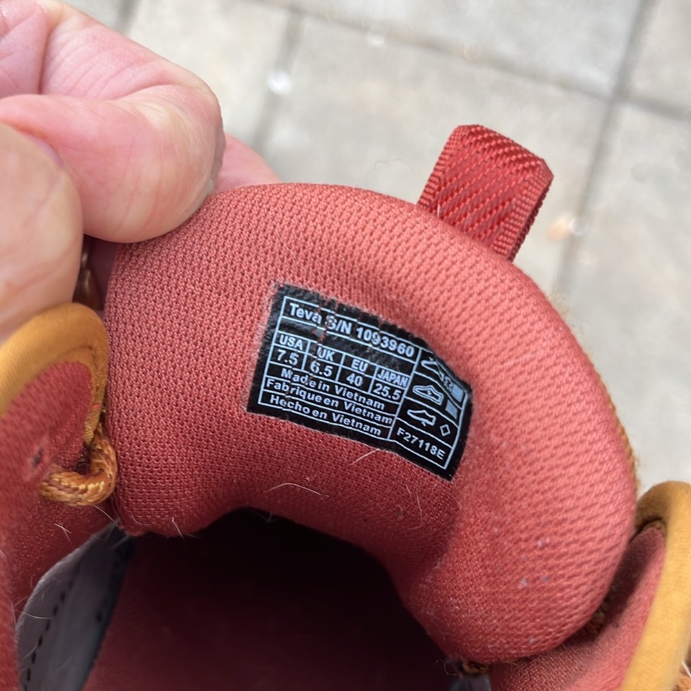TEVA Arrowood Venture Mid Sneaker Boots - cross listed in both MEN + WOMEN - Picture 4 of 7